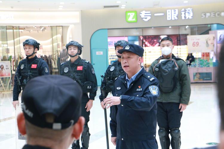 浦东警方助力自主就业退役士兵“共建安全防线”