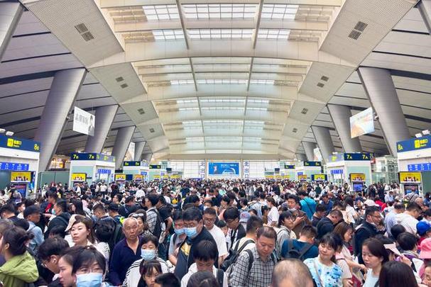 迎返程客流高峰 中国铁路北京局各大站多措优化进出站服务
