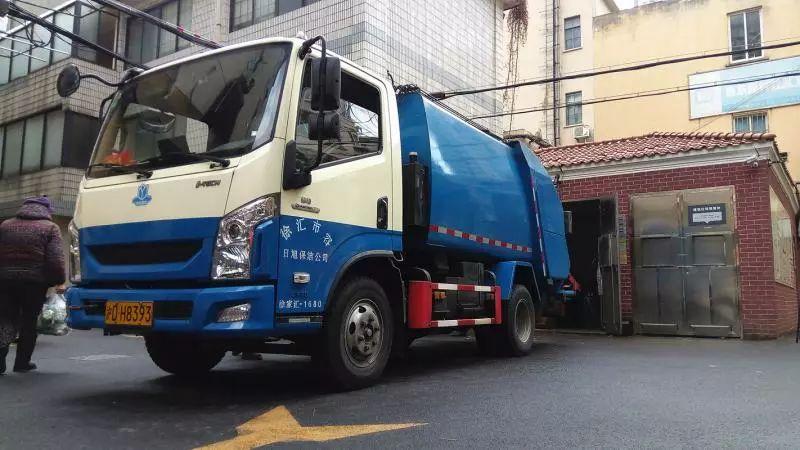 上海:垃圾“车”水上行,不让小船污染大河